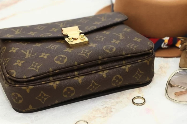 LC01 - Louis Vuitton Women's Fashion Bag