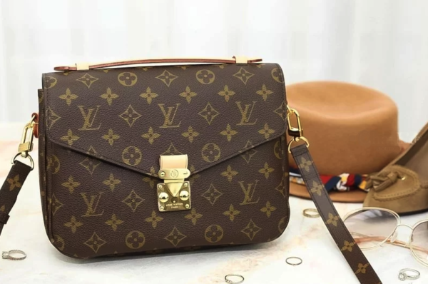 LC01 - Louis Vuitton Women's Fashion Bag