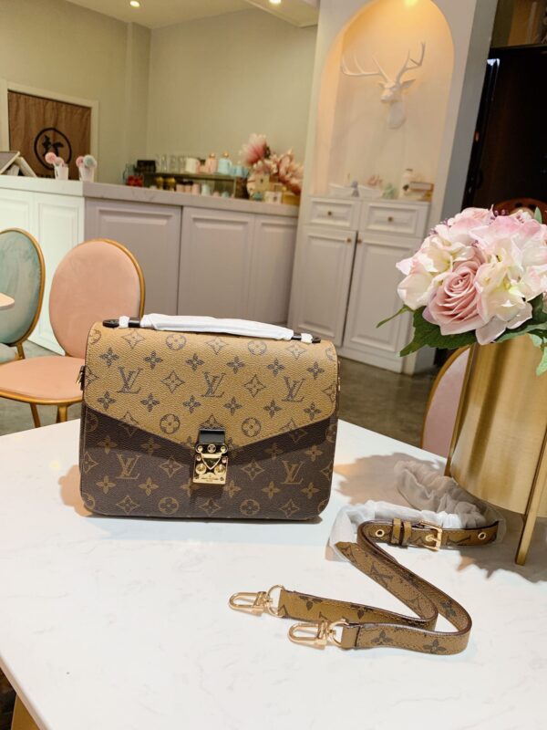 LC02 - Louis Vuitton Women's Fashion Bag