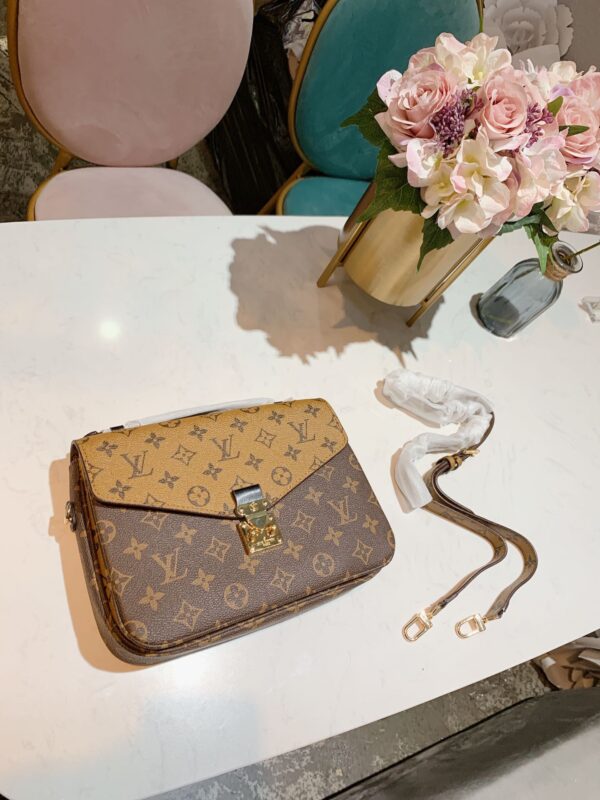 LC02 - Louis Vuitton Women's Fashion Bag