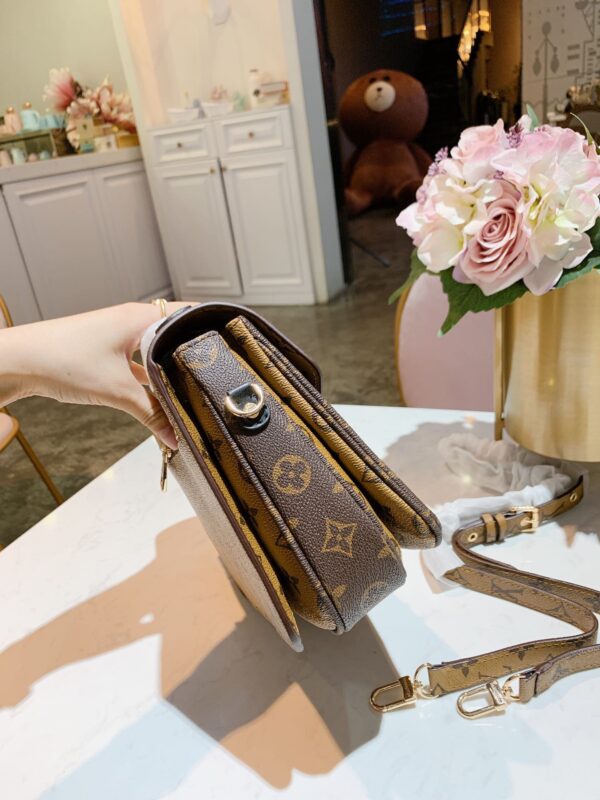 LC02 - Louis Vuitton Women's Fashion Bag