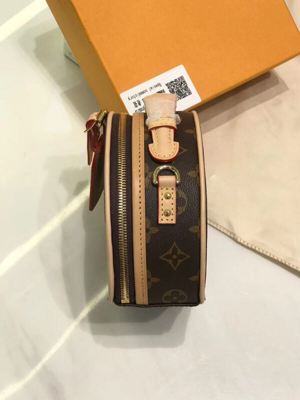 LC11 - Louis Vuitton  Women's Fashion Bag