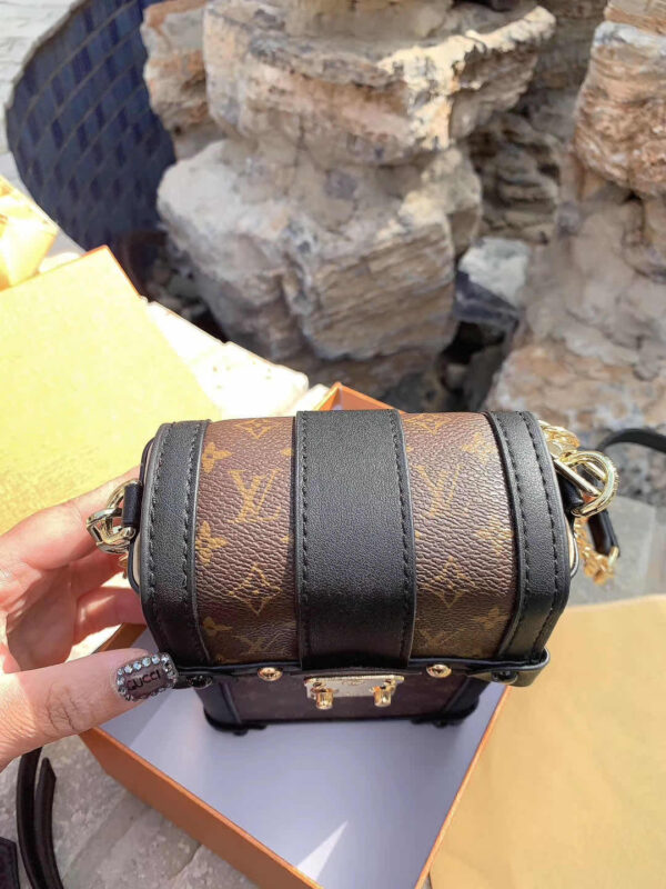 LC15 - Louis Vuitton Women's Fashion Bag