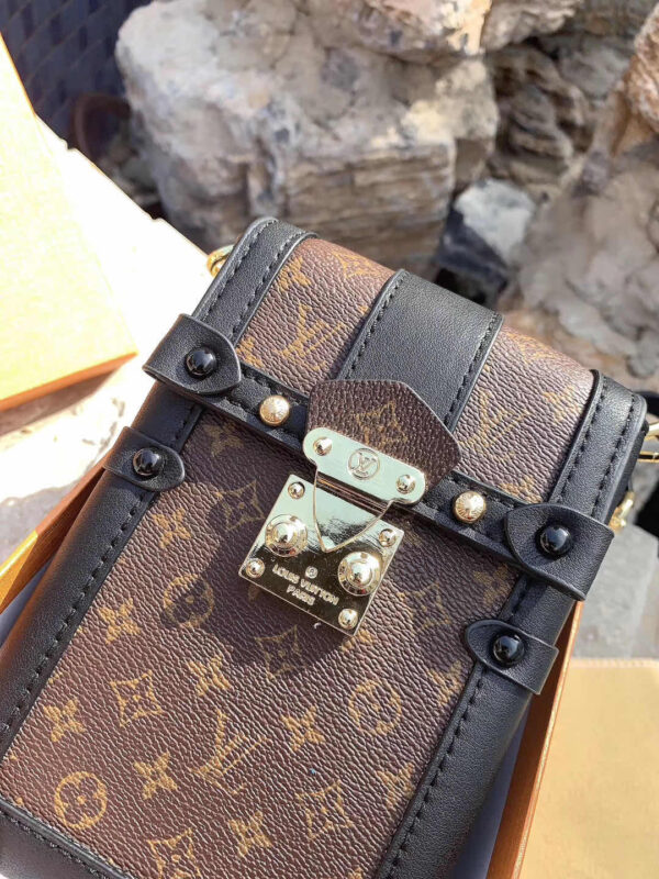 LC15 - Louis Vuitton Women's Fashion Bag