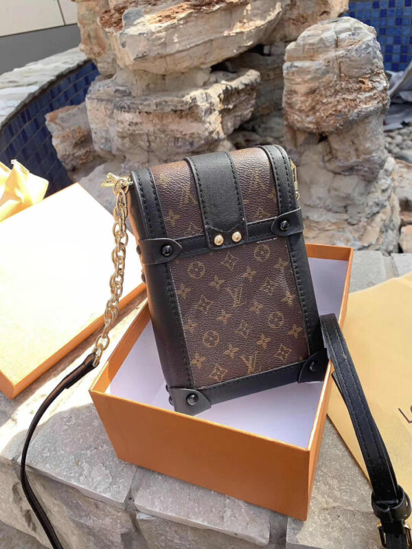 LC15 - Louis Vuitton Women's Fashion Bag