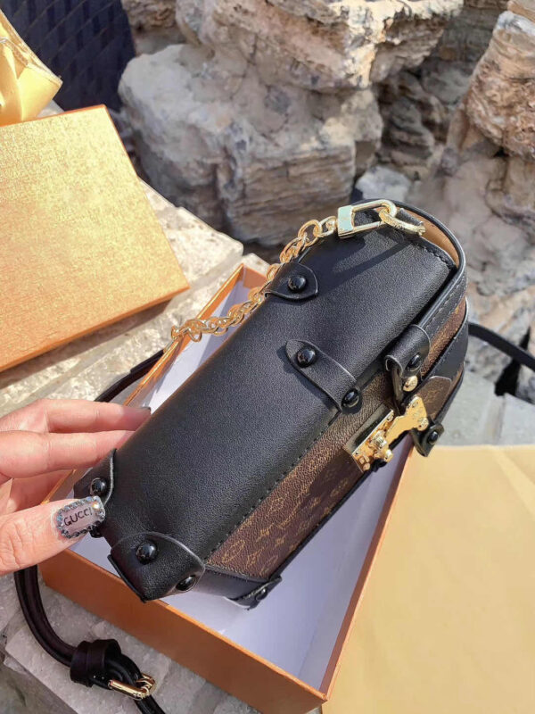 LC15 - Louis Vuitton Women's Fashion Bag