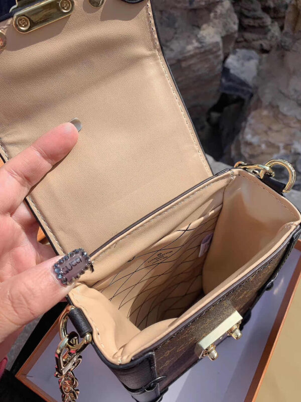 LC15 - Louis Vuitton Women's Fashion Bag