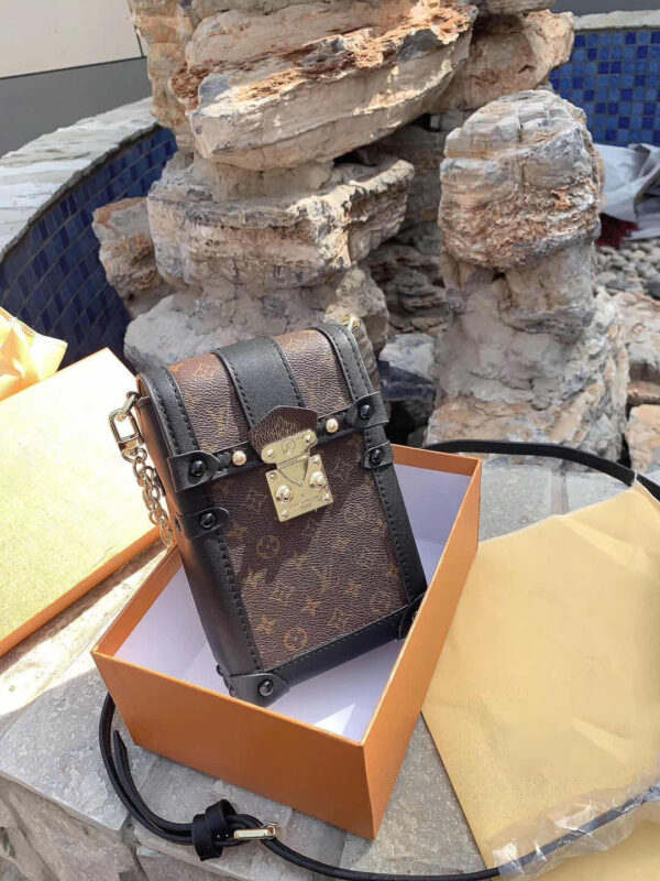 LC15 - Louis Vuitton Women's Fashion Bag
