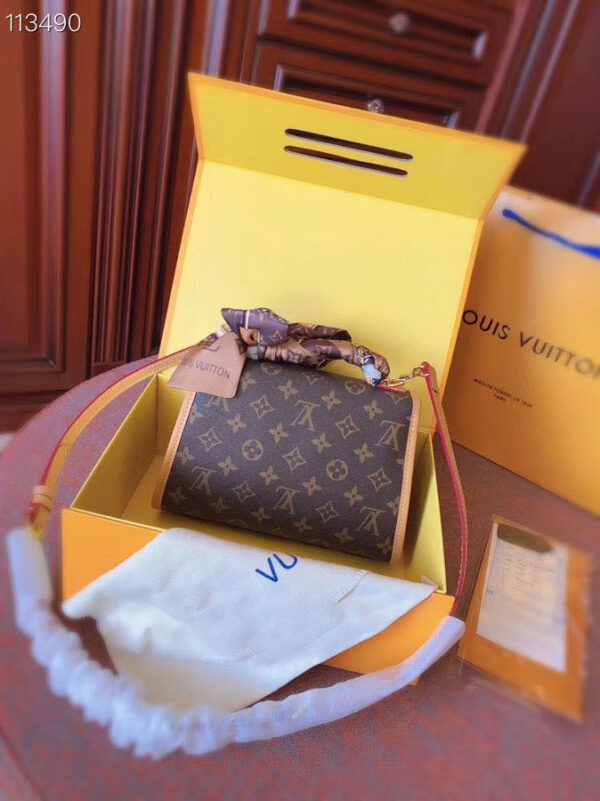 LC16 - Louis Vuitton Women's Fashion Bag