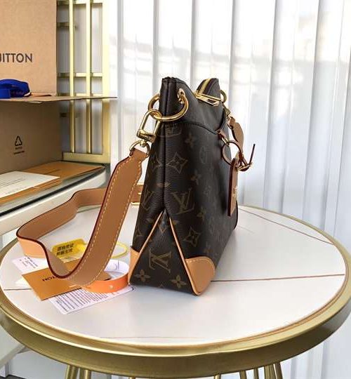 LC161 - Louis Vuitton Women’s Fashion Bag