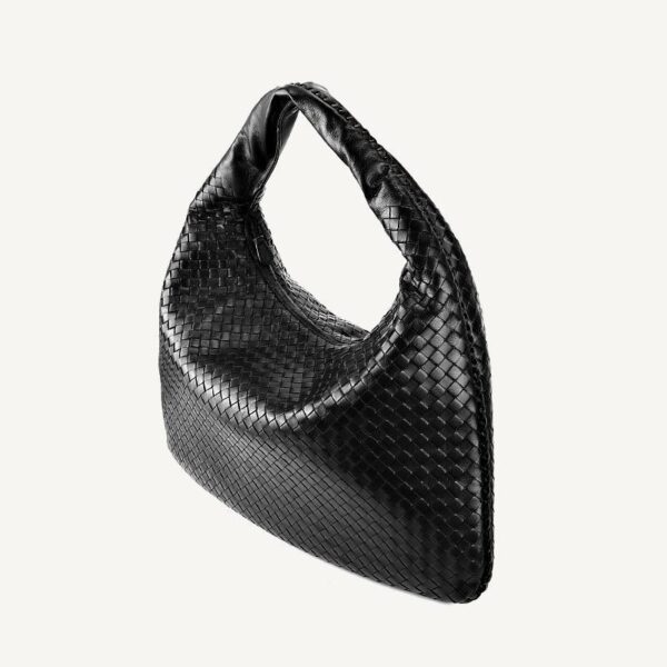 LC22 - WOMEN'S FASHION BAG.