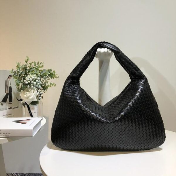 LC22 - WOMEN'S FASHION BAG.