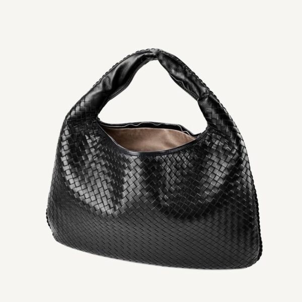 LC22 - WOMEN'S FASHION BAG.