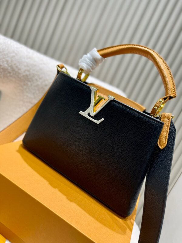 LC232 - Louis Vuitton Women's Fashion Bag