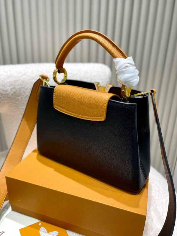 LC232 - Louis Vuitton Women's Fashion Bag