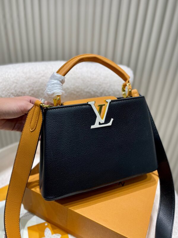 LC232 - Louis Vuitton Women's Fashion Bag