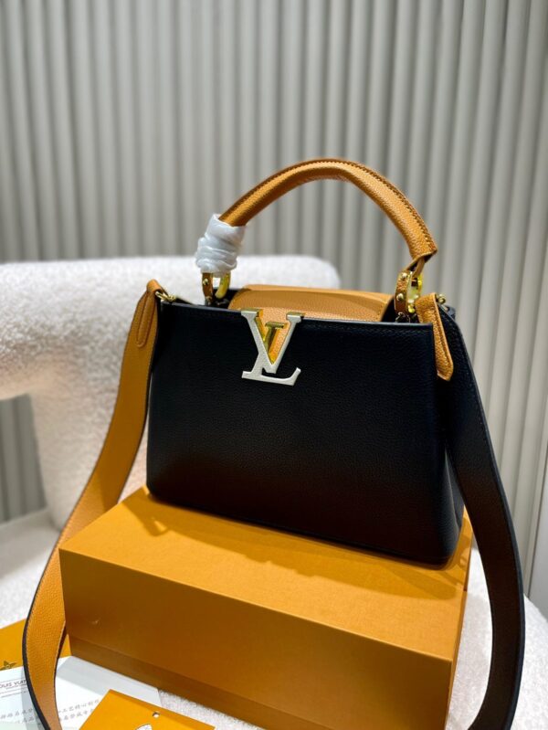 LC232 - Louis Vuitton Women's Fashion Bag