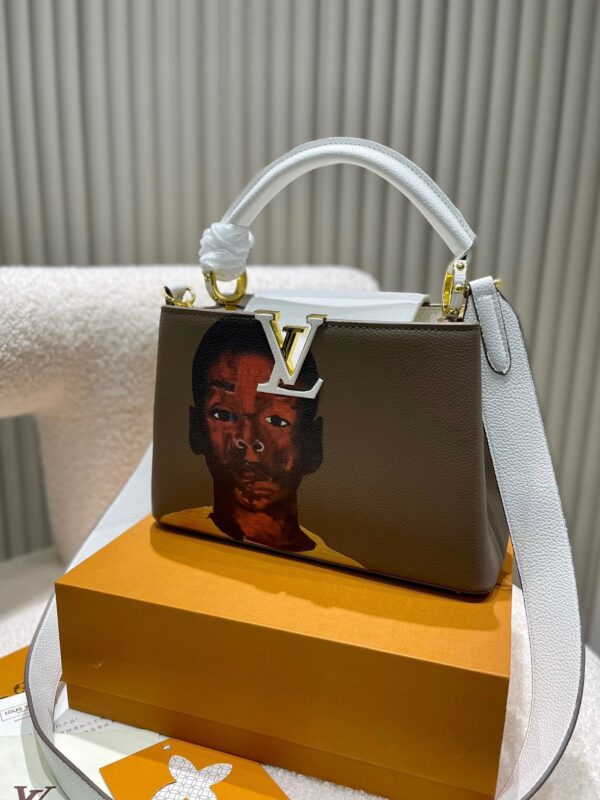 LC232 - Louis Vuitton Women's Fashion Bag