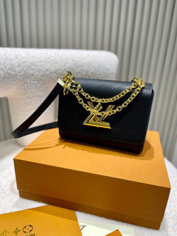 LC233 - Louis Vuitton Black Women's Fashion Bag