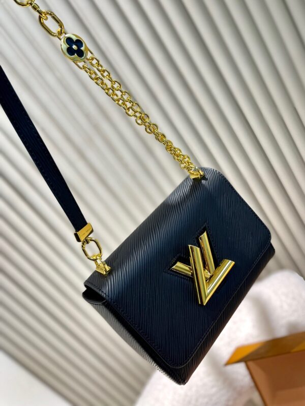 LC233 - Louis Vuitton Black Women's Fashion Bag