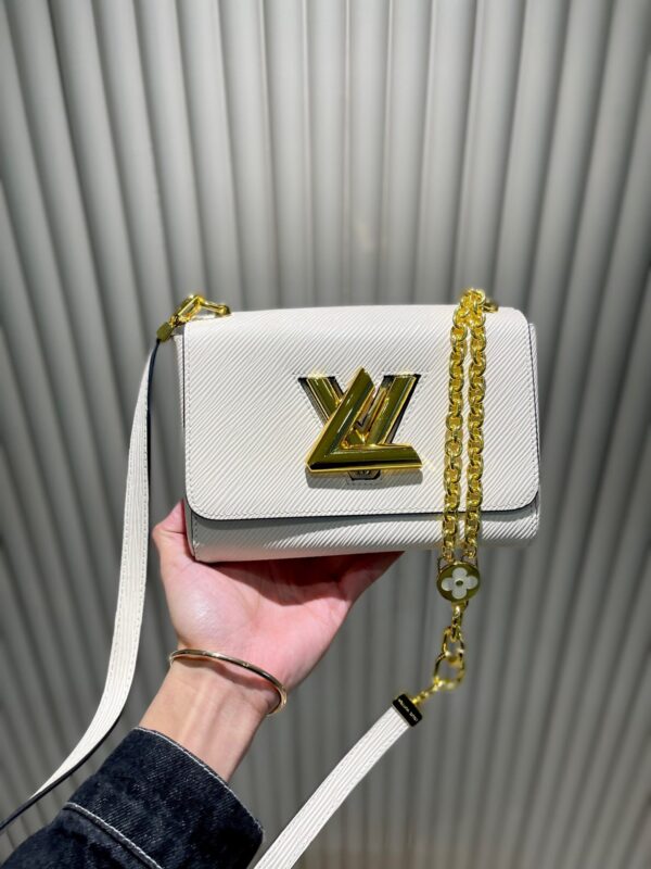 LC233 - Louis Vuitton White Women's Fashion Bag
