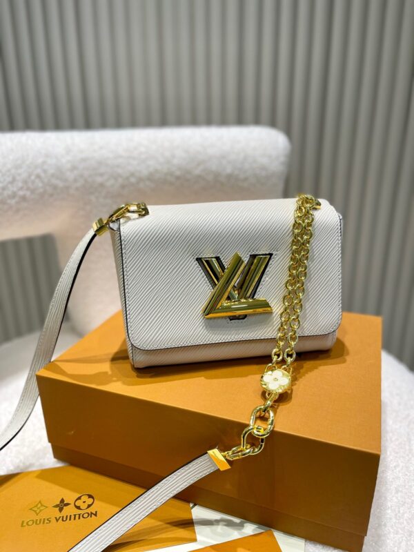LC233 - Louis Vuitton White Women's Fashion Bag
