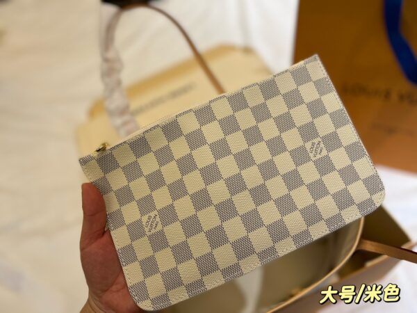 LC234 - Louis Vuitton Beige Women's Fashion Bag