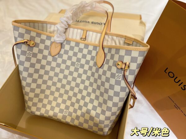 LC234 - Louis Vuitton Beige Women's Fashion Bag