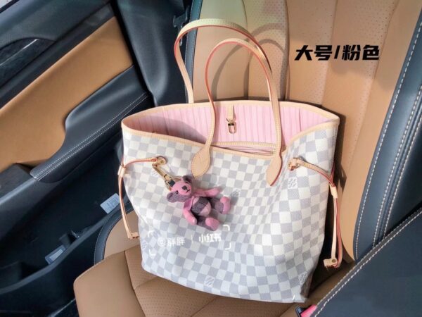 LC234 - Louis Vuitton Pink Women's Fashion Bag