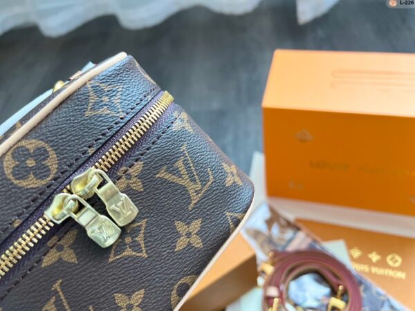 LC236 - Louis Vuitton Women's Fashion Bag