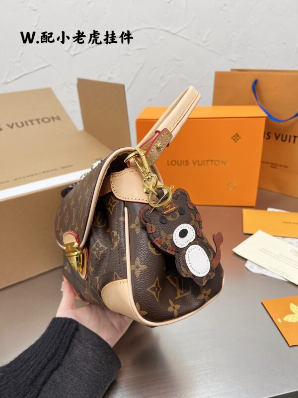 LC238 - Louis Vuitton Women's Fashion Bag