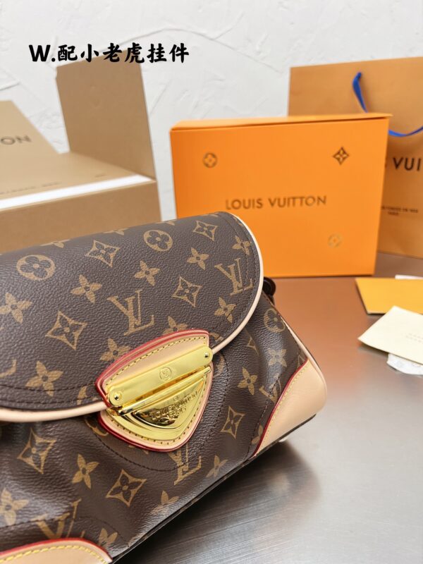 LC238 - Louis Vuitton Women's Fashion Bag