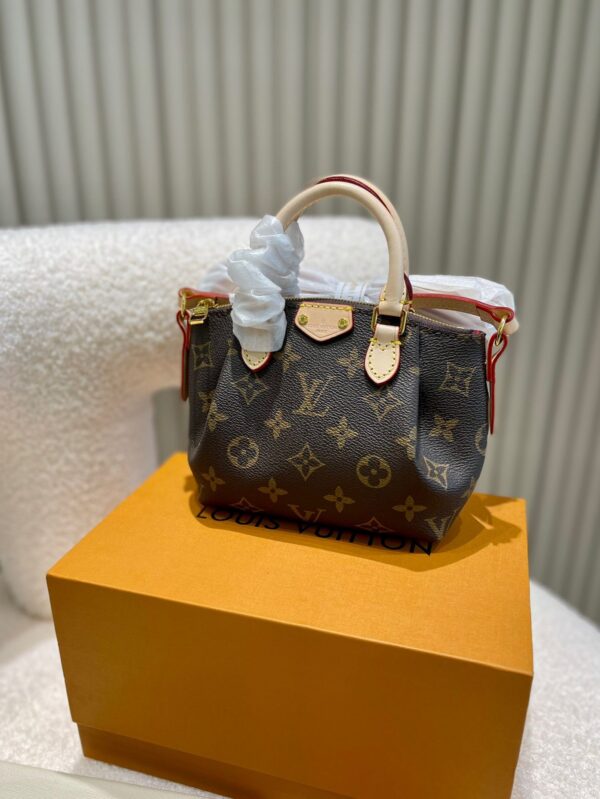 LC239 - Louis Vuitton Women's Fashion Bag