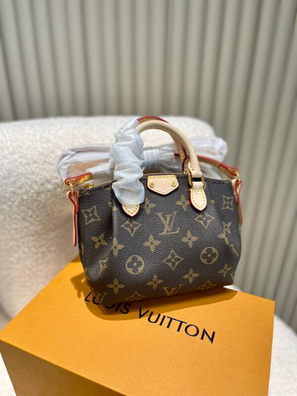 LC239 - Louis Vuitton Women's Fashion Bag