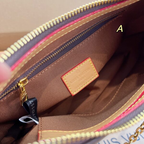 LC241 - Louis Vuitton Women's Fashion Bag