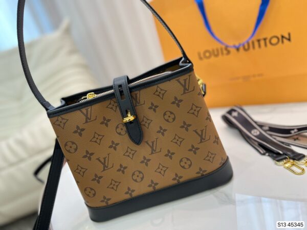 LC247 - Louis Vuitton Light Women's Fashion Bag