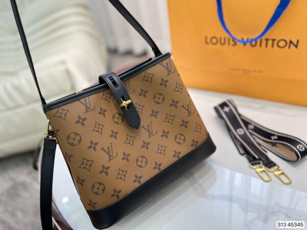 LC247 - Louis Vuitton Light Women's Fashion Bag