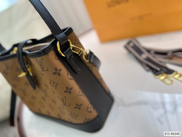 LC247 - Louis Vuitton Light Women's Fashion Bag