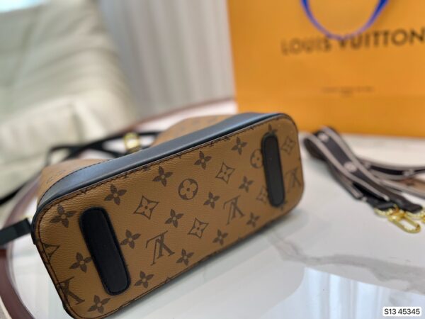 LC247 - Louis Vuitton Light Women's Fashion Bag