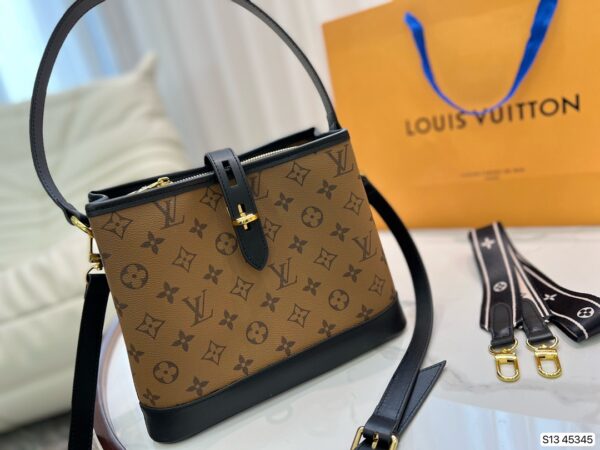LC247 - Louis Vuitton Light Women's Fashion Bag