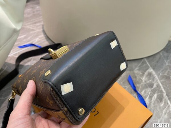 LC248 - Louis Vuitton Women's Fashion Bag