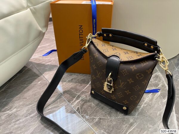 LC248 - Louis Vuitton Women's Fashion Bag