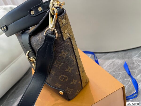 LC248 - Louis Vuitton Women's Fashion Bag