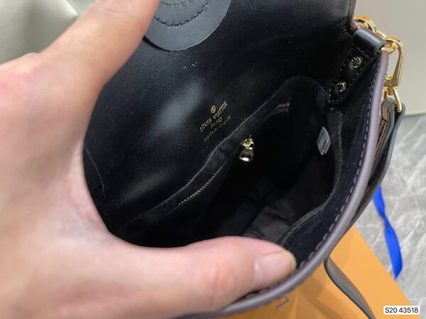 LC248 - Louis Vuitton Women's Fashion Bag