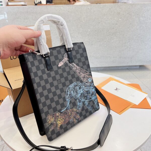 LC249 - Louis Vuitton Women's Fashion Bag