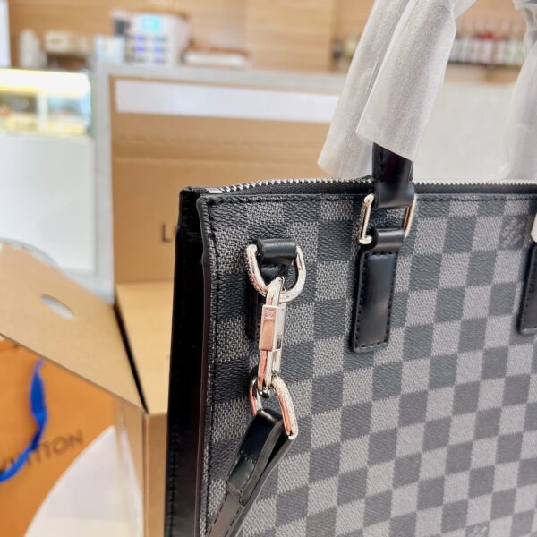 LC249 - Louis Vuitton Women's Fashion Bag