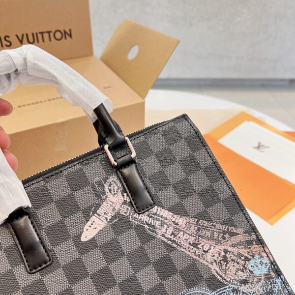 LC249 - Louis Vuitton Women's Fashion Bag