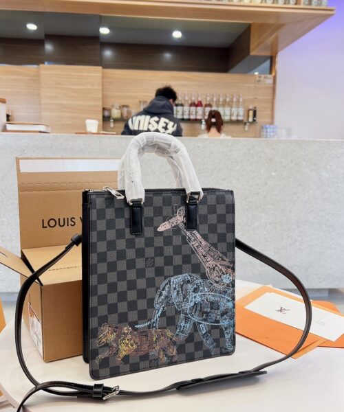 LC249 - Louis Vuitton Women's Fashion Bag