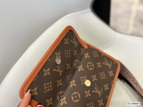 LC250 - Louis Vuitton Women's Fashion Bag