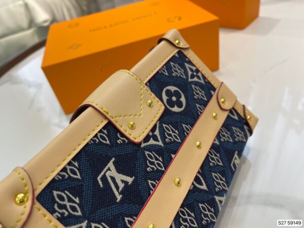 LC252 - Louis Vuitton Women's Fashion Bag